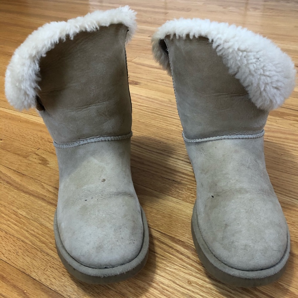 Bailey Button UGG Boot, size 10